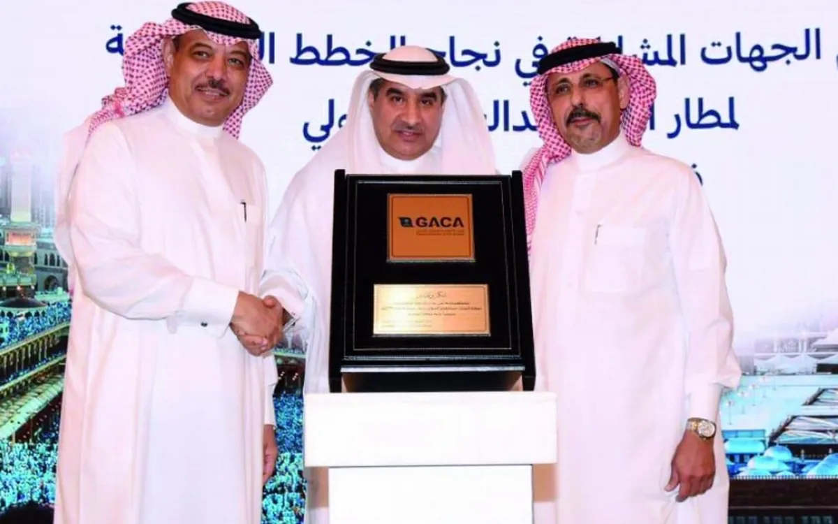 هيئة الطيران المدني تكرم عبدالخالق الزهراني